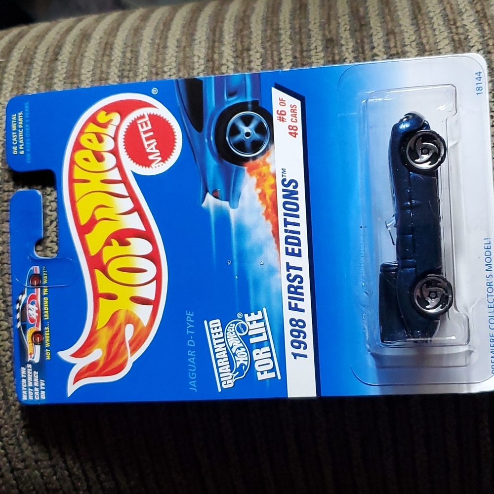 Hot Wheels  1998 First Editions Jaguar D-Type Collector #638